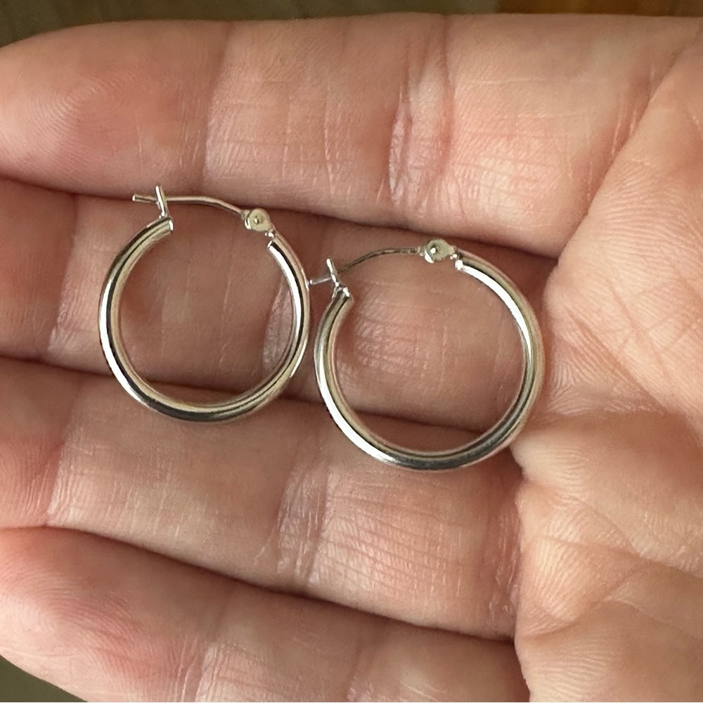 14k Solid White Gold Glossy Thin Hoop Earrings - Picture 12 of 13